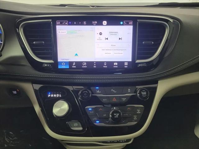 2024 Chrysler Pacifica Hybrid Select