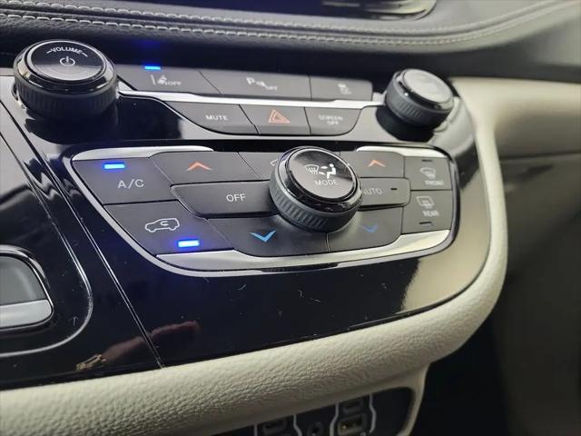2024 Chrysler Pacifica Hybrid Select