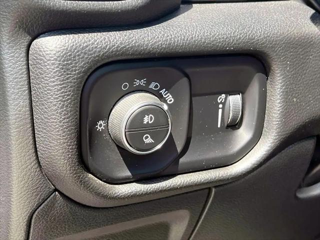 2023 Ram 1500 Big Horn Crew Cab 4x4 5'7" Box