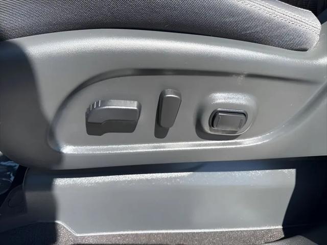 2024 Nissan Titan Crew Cab SV 4x2