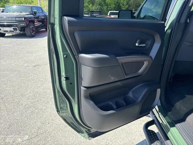 2024 Nissan Titan Crew Cab SV 4x2