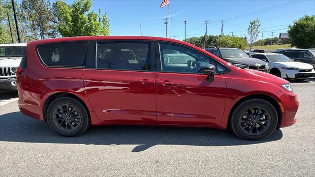 2024 Chrysler Pacifica Hybrid S Appearance Pkg