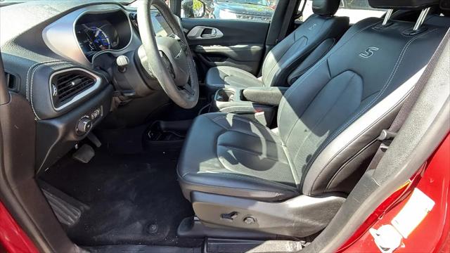 2024 Chrysler Pacifica Hybrid S Appearance Pkg