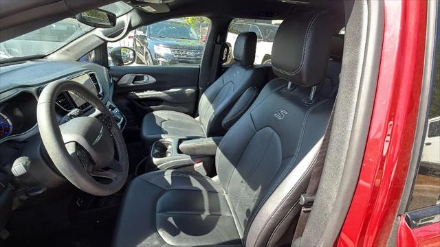 2024 Chrysler Pacifica Hybrid S Appearance Pkg