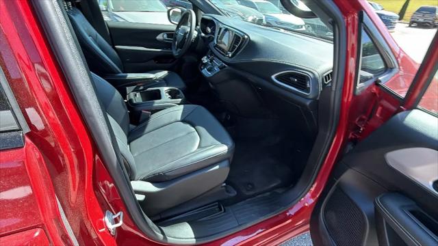 2024 Chrysler Pacifica Hybrid S Appearance Pkg