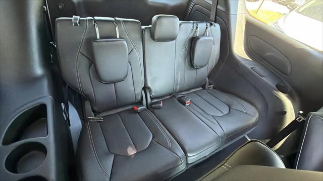2024 Chrysler Pacifica Hybrid S Appearance Pkg