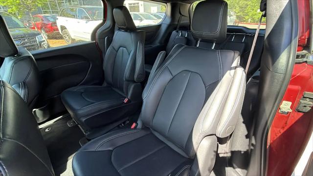 2024 Chrysler Pacifica Hybrid S Appearance Pkg