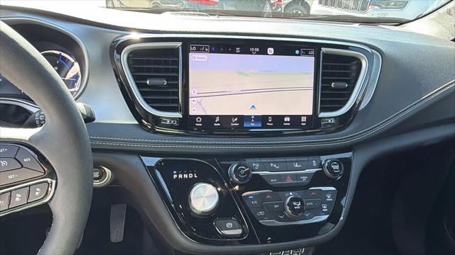 2024 Chrysler Pacifica Hybrid S Appearance Pkg