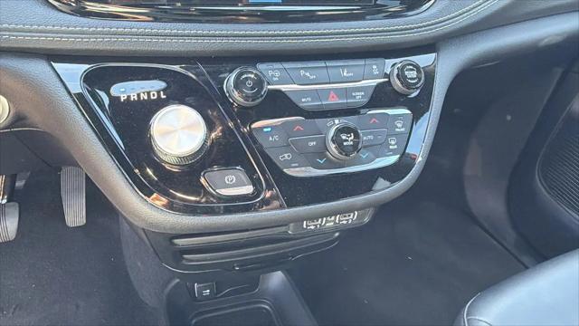 2024 Chrysler Pacifica Hybrid S Appearance Pkg