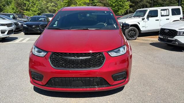 2024 Chrysler Pacifica Hybrid S Appearance Pkg