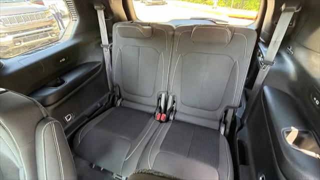 2025 Jeep Grand Cherokee L Laredo 4x2