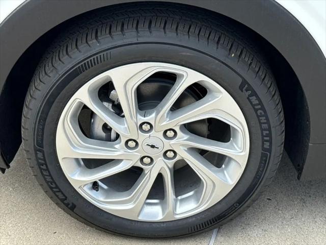 2027 Chevrolet Bolt LT FWD