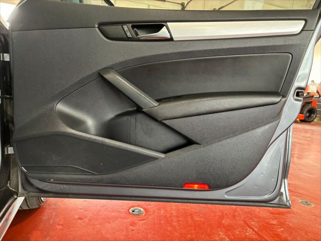 2013 Volkswagen Passat 2.5L SE