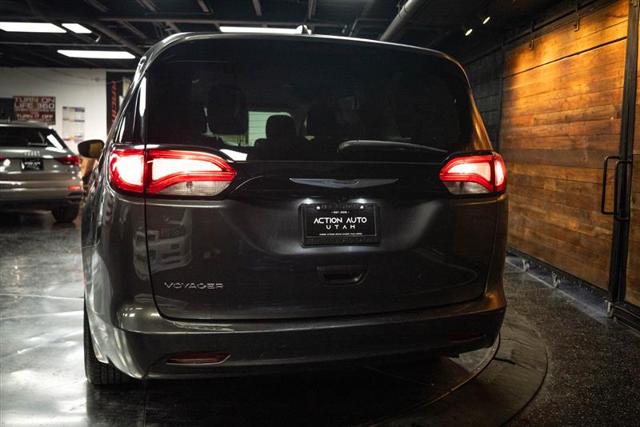 2023 Chrysler Voyager LX