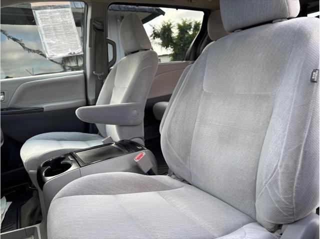 2016 Toyota Sienna LE Minivan 4D