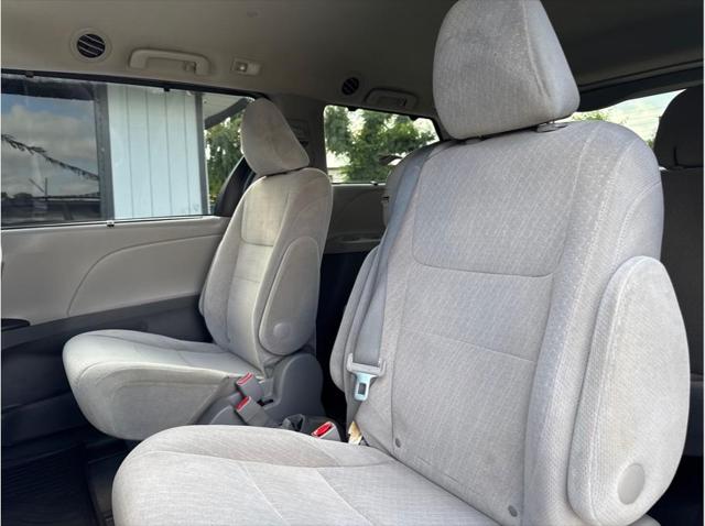 2016 Toyota Sienna LE Minivan 4D