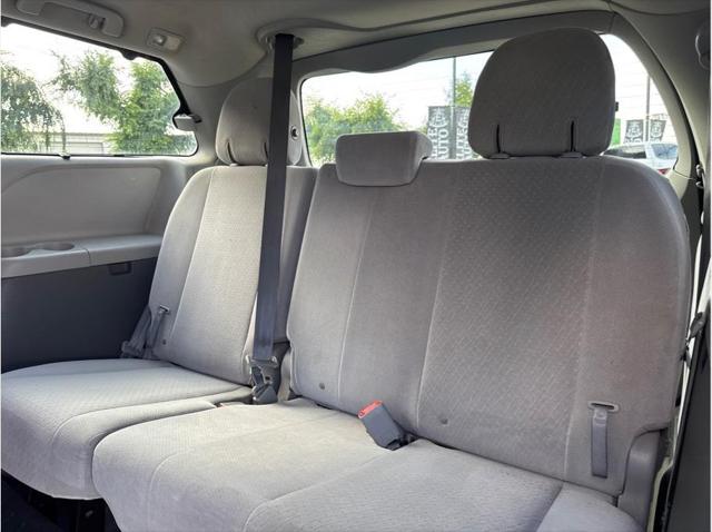 2016 Toyota Sienna LE Minivan 4D