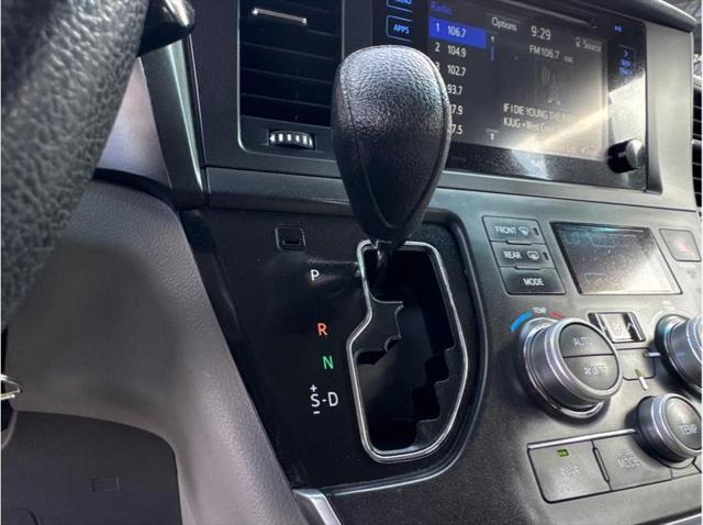 2016 Toyota Sienna LE Minivan 4D