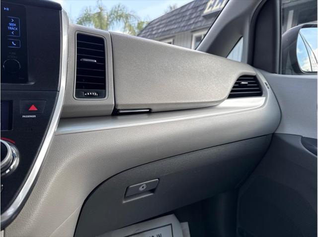 2016 Toyota Sienna LE Minivan 4D