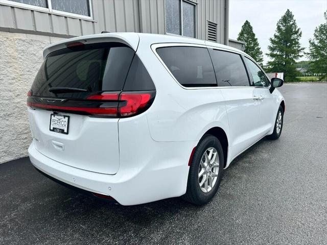 2027 Chrysler Pacifica PACIFICA SELECT