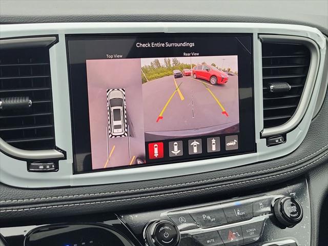 2027 Chrysler Pacifica Select