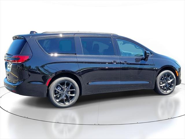 2027 Chrysler Pacifica Limited AWD