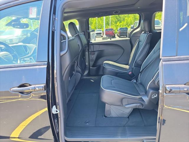 2027 Chrysler Pacifica Limited AWD