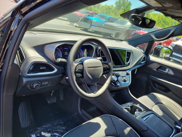 2027 Chrysler Pacifica Limited AWD