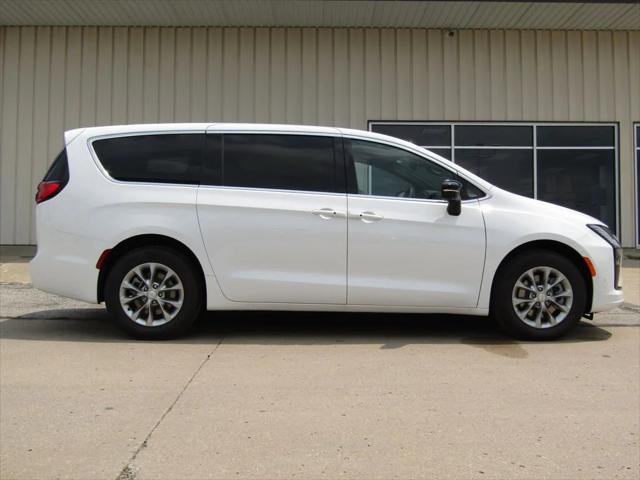 2027 Chrysler Pacifica PACIFICA SELECT AWD