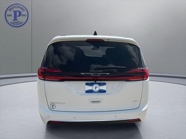 2027 Chrysler Pacifica Select AWD