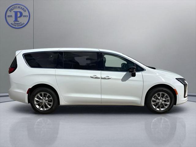 2027 Chrysler Pacifica Select AWD