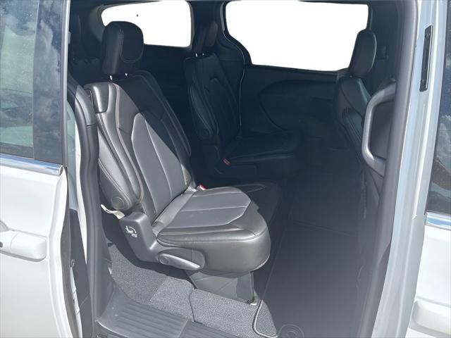2027 Chrysler Pacifica Select AWD