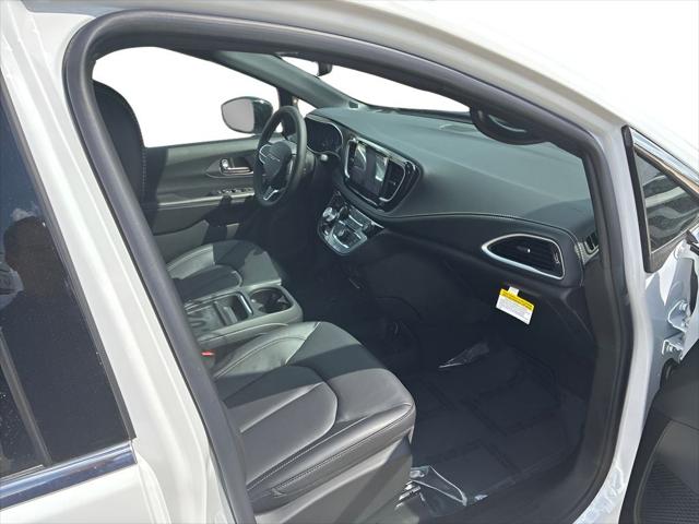 2027 Chrysler Pacifica Select AWD