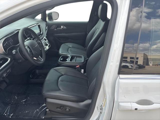2027 Chrysler Pacifica Select AWD