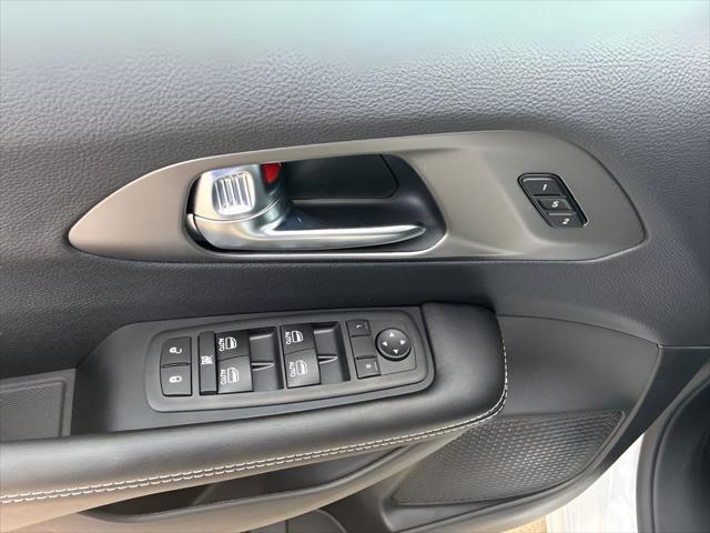 2027 Chrysler Pacifica Select AWD