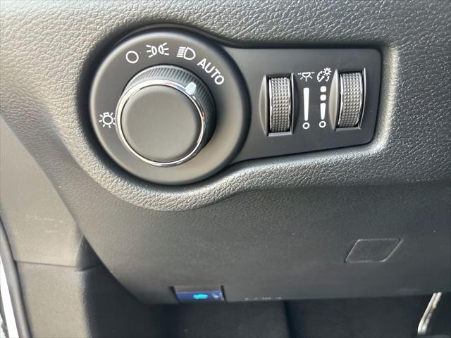 2027 Chrysler Pacifica Select AWD