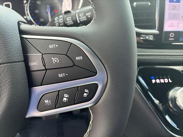 2027 Chrysler Pacifica Select AWD