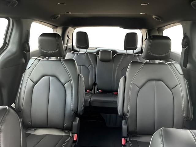 2027 Chrysler Pacifica Select AWD