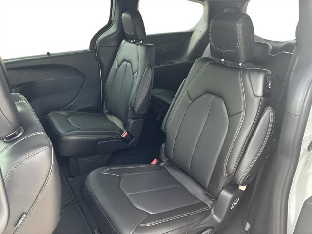 2027 Chrysler Pacifica Select AWD