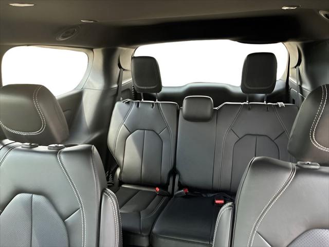 2027 Chrysler Pacifica Select AWD