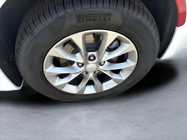 2027 Chrysler Pacifica Select AWD