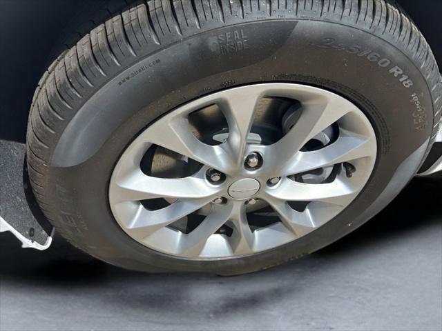 2027 Chrysler Pacifica Select AWD