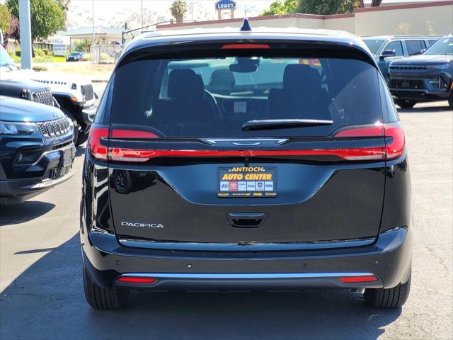 2027 Chrysler Pacifica Select