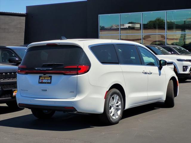 2027 Chrysler Pacifica Select