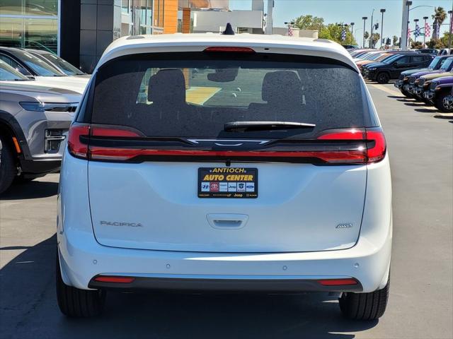 2027 Chrysler Pacifica Select