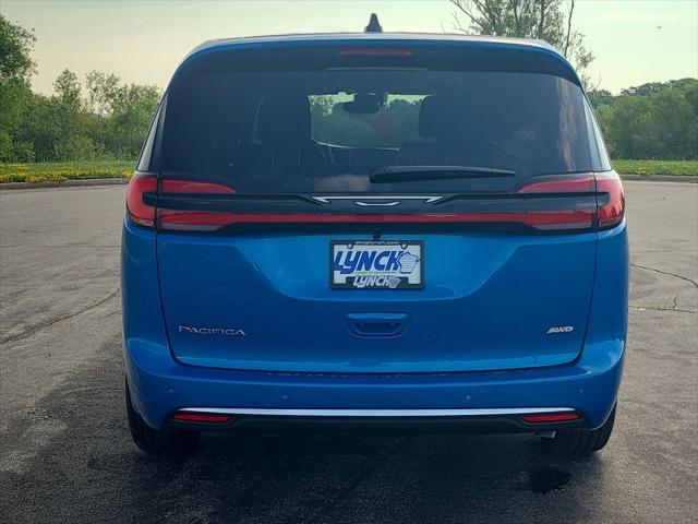 2027 Chrysler Pacifica Select