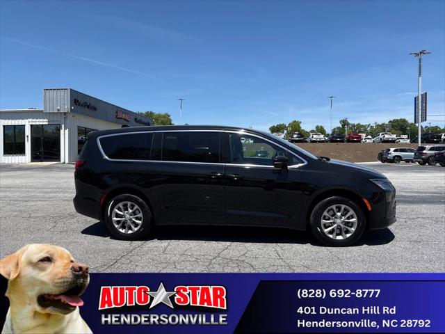 2027 Chrysler Pacifica PACIFICA SELECT AWD