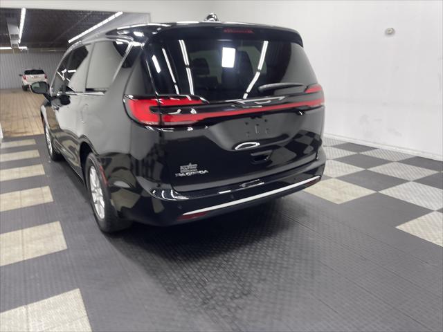 2027 Chrysler Pacifica PACIFICA SELECT