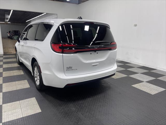 2027 Chrysler Pacifica PACIFICA SELECT