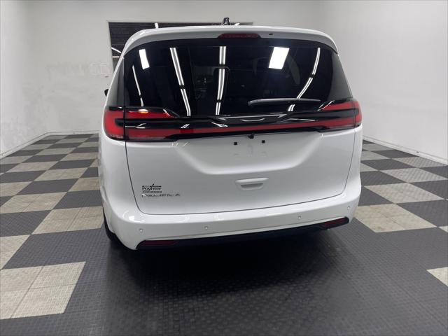 2027 Chrysler Pacifica PACIFICA SELECT
